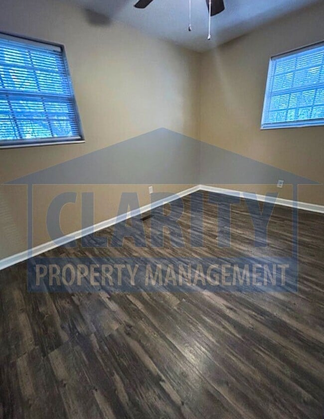 Building Photo - Charming 3 Bedroom, 1 Bath Home with Garag...