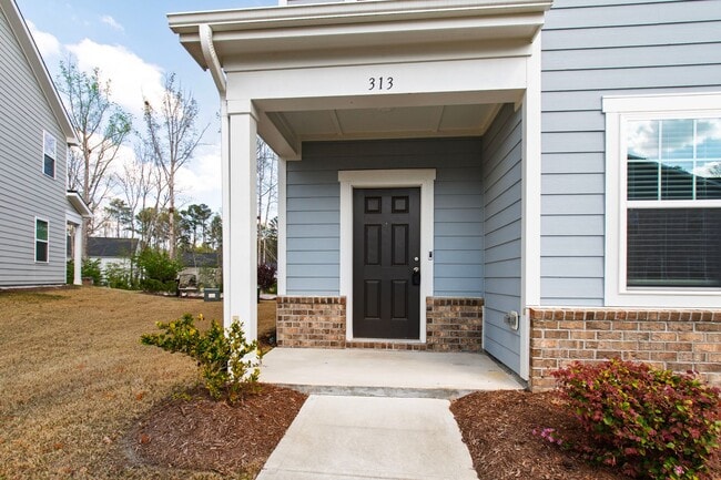 Building Photo - Charming 3BR End-Unit Townhome in Wake Forest!