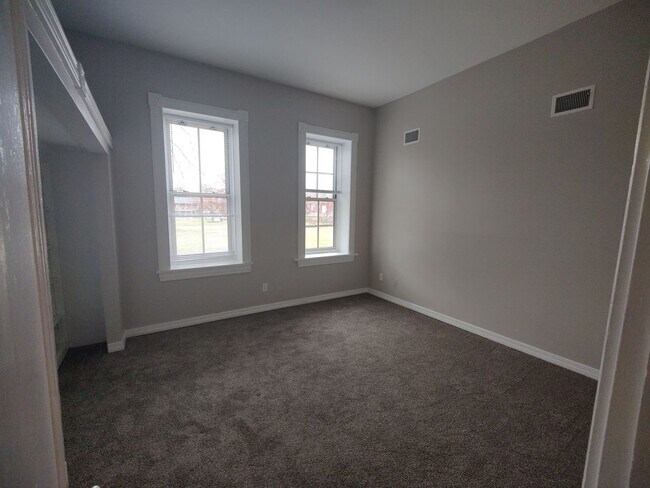 Building Photo - 2220 S 9th St