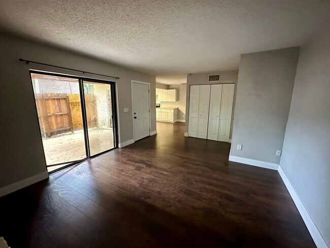 Building Photo - Fully Remodeled 2-Bedroom, 1.5-Bathroom Unit for Lease in Port Orange