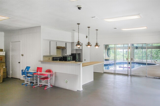 Building Photo - 536 Oak Dr