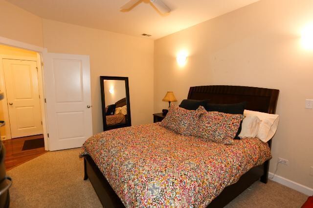 Building Photo - 4325 N Ashland Ave