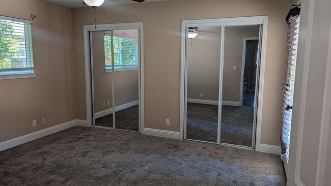 Building Photo - Spacious 3 Bedroom 2 Bath