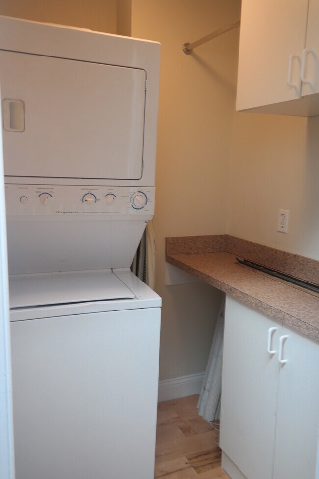Building Photo - Charming 2 Bedroom/2.5 Bathroom Townhome in Linwood/Patterson Park, MD!