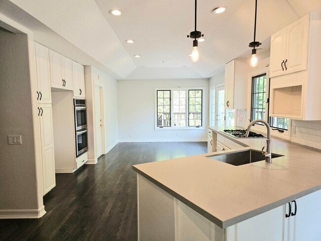 Building Photo - Stunning 4 Bed 3 Bath Naglee Park Home Nes...