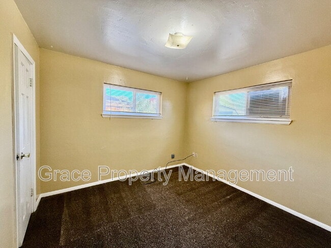 Building Photo - 9080 Russell Way