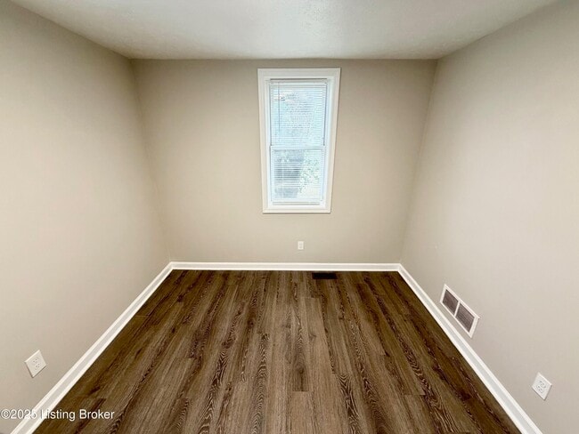 Building Photo - 510 S 15th St