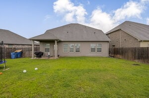 Building Photo - $1000 Off First Month’s Rent with 18-Month...