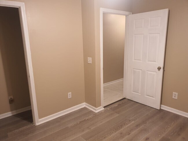 Building Photo - 5104 Fairington Ridge Cir