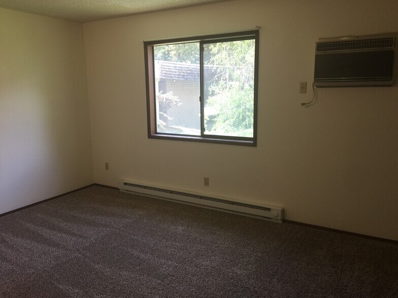 Building Photo - 600 SW Crestview St