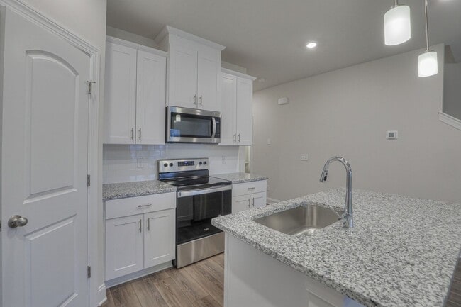 Building Photo - 1705 Tahoma Dr