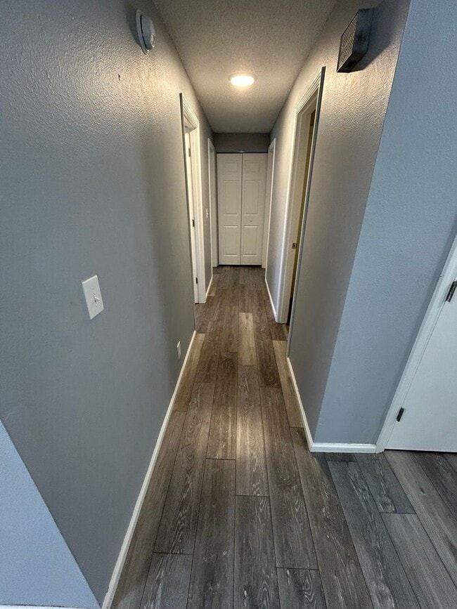 Building Photo - 24783 Parkside Dr