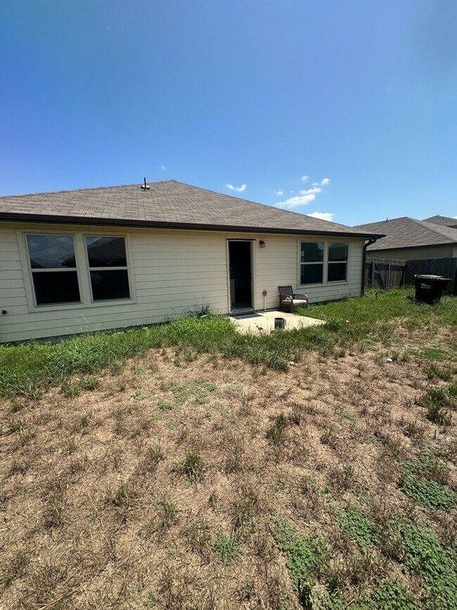 Building Photo - 3 Bed 2 Bath in Kyle Tx