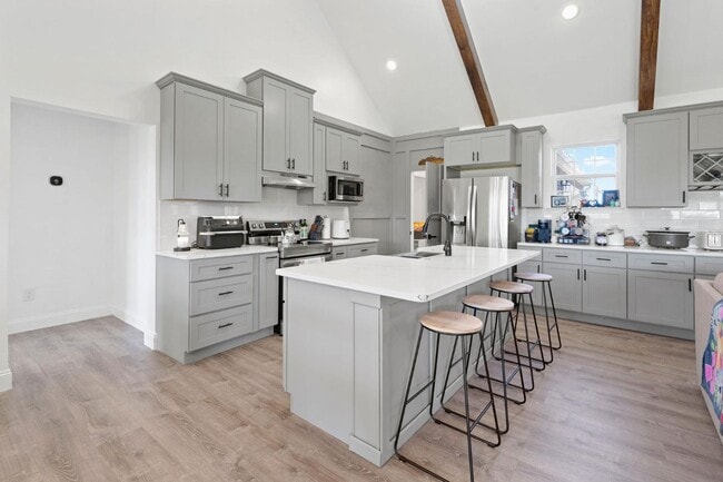 Building Photo - 1000 Stone Hill St