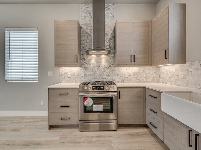 Building Photo - 13000 Maplewood Ave