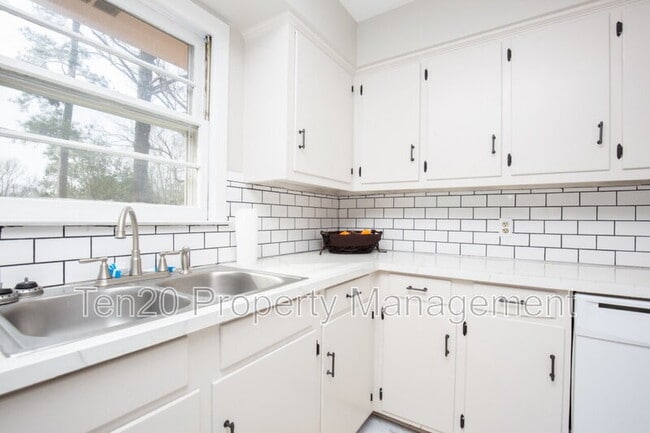 Building Photo - 4264 Yates Dr