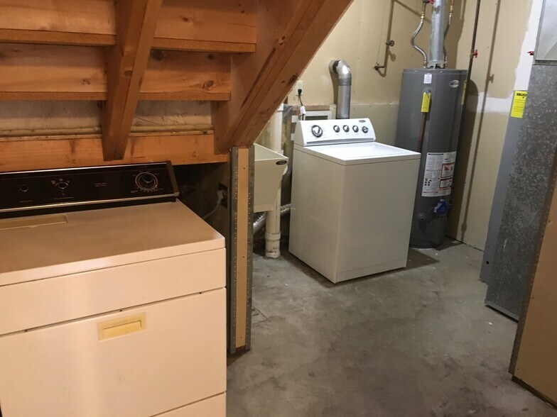 Laundry - 1114 1st Ave