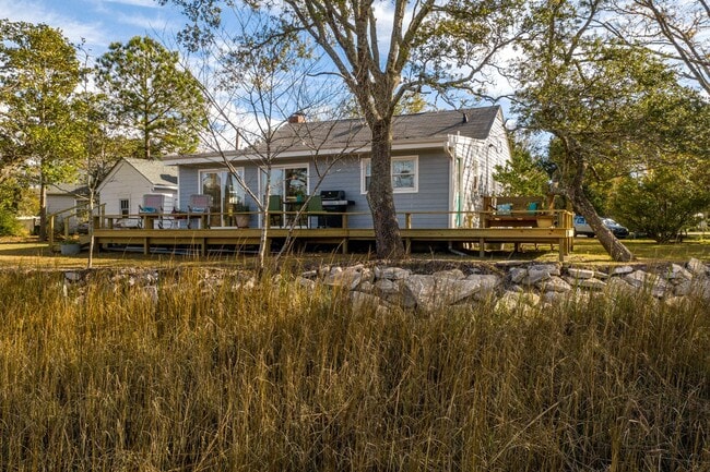 Building Photo - Marsh View Beaufort Home Available Now