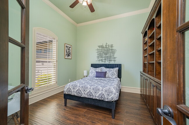 Building Photo - 1610 Olympic Drive