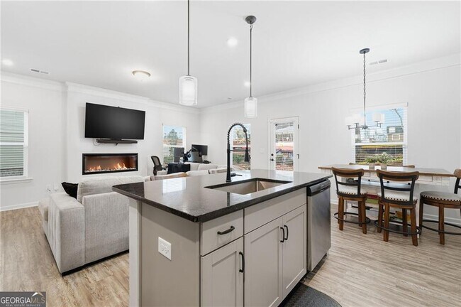 Building Photo - 3860 Pressley Ln