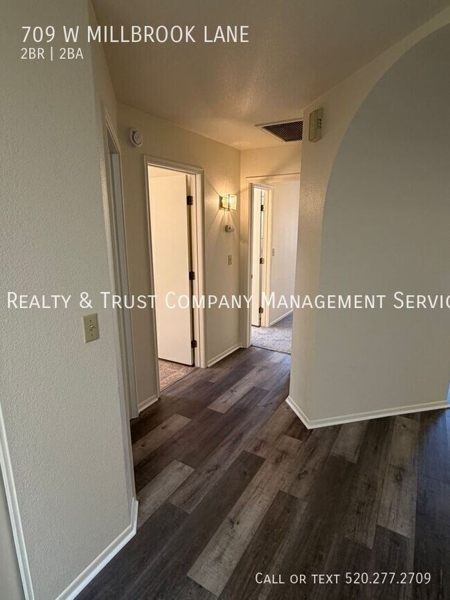 Building Photo - 709 W Millbrook Ln