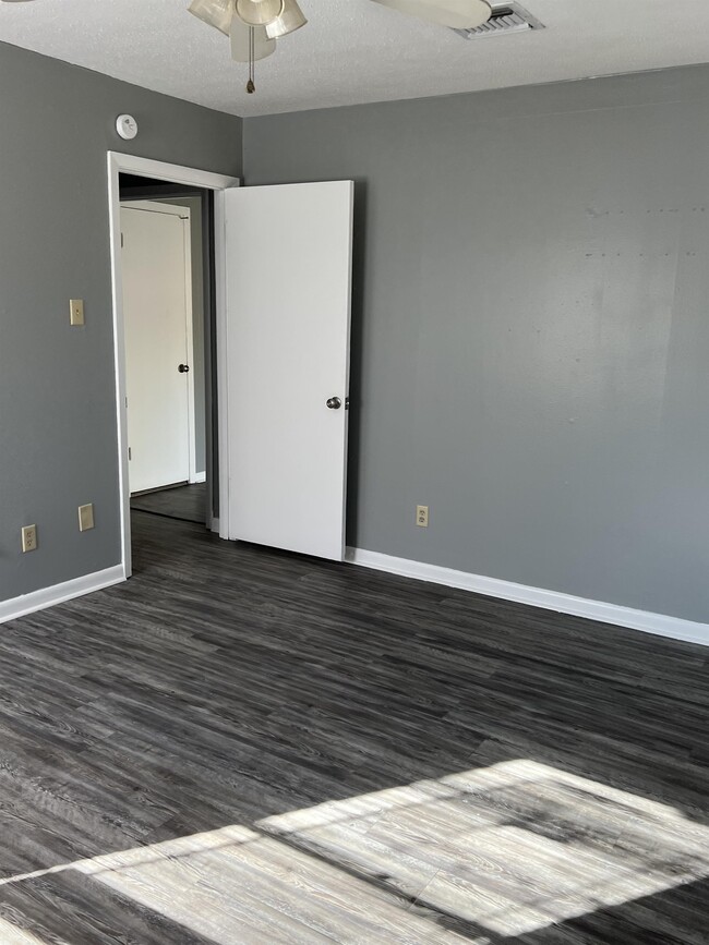 Building Photo - 2314 Lily Dr