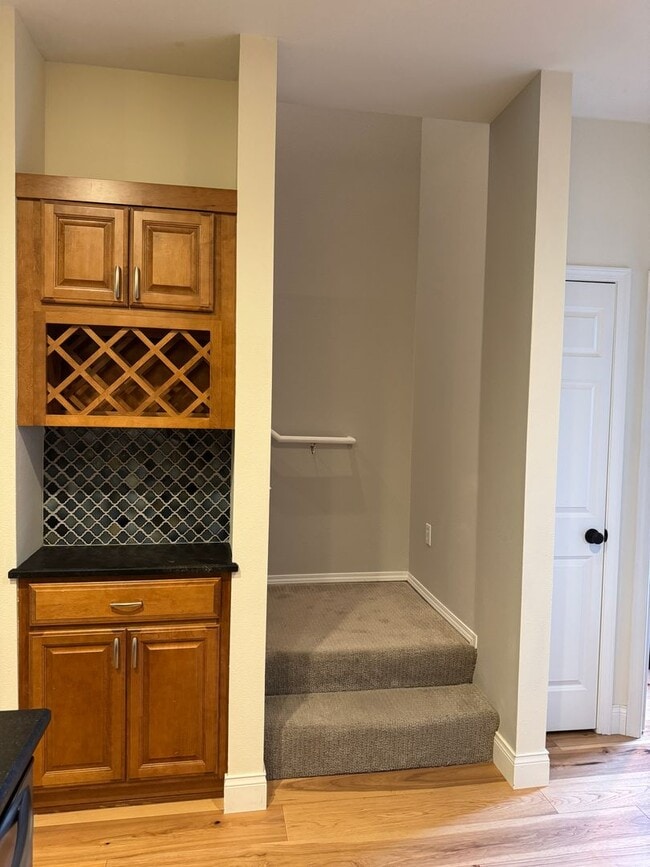 Building Photo - Gorgeous Townhome with W/S/G AND Gas!