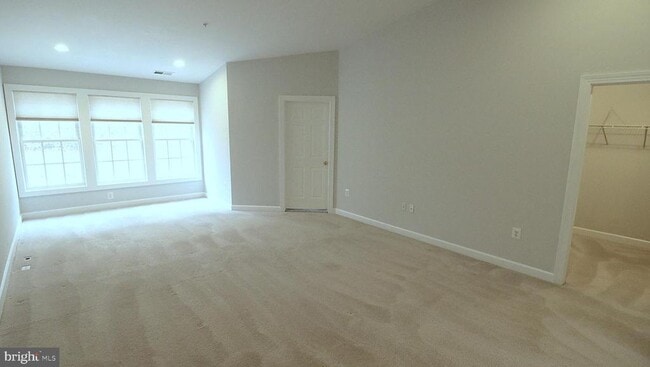 Building Photo - 7228 Fair Oak Dr