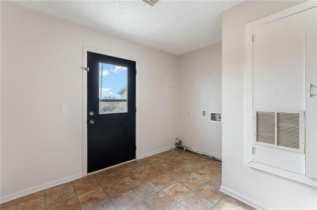 Building Photo - 153 Halleck Ln