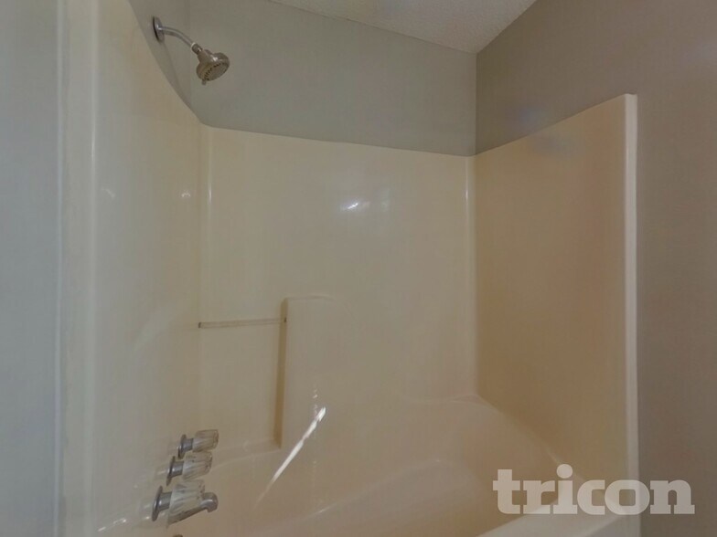 Building Photo - 104 Kells Dr