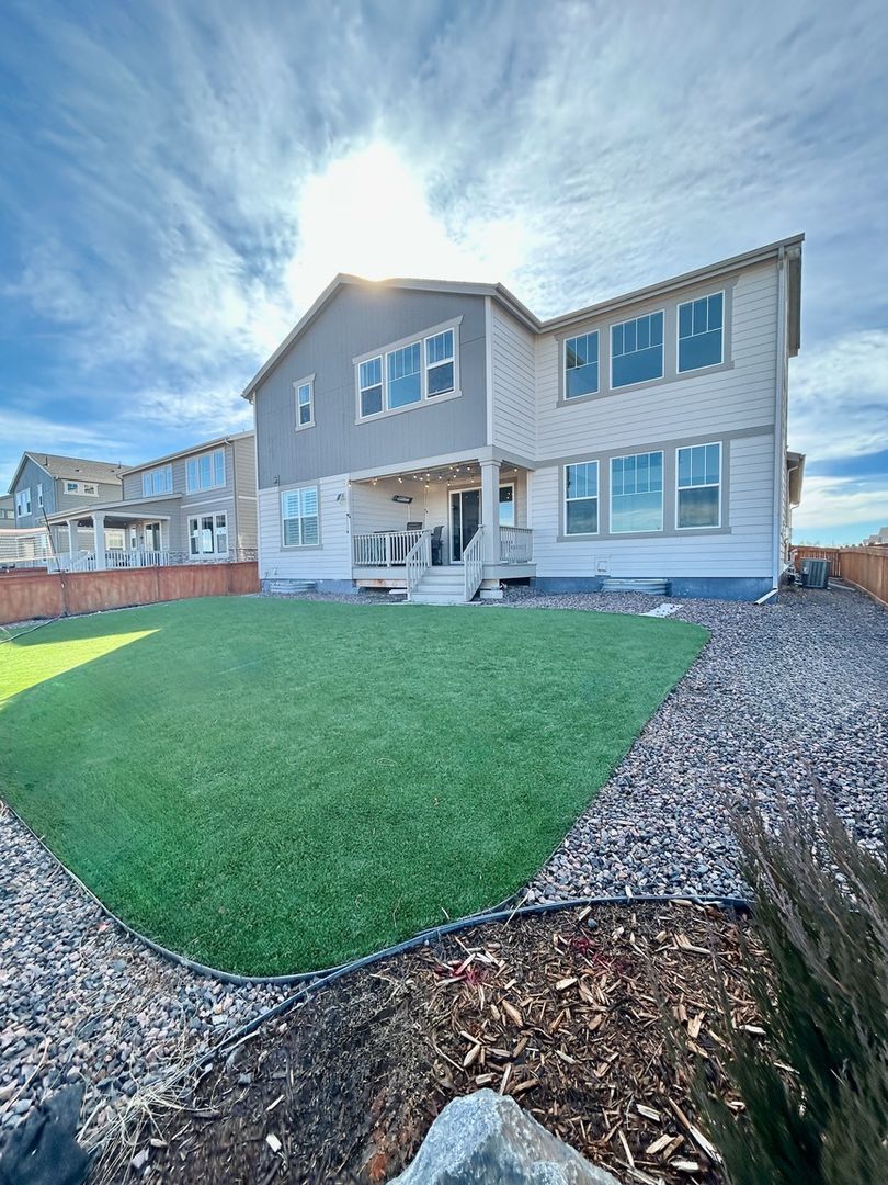 Building Photo - 821 Wildrose Pl