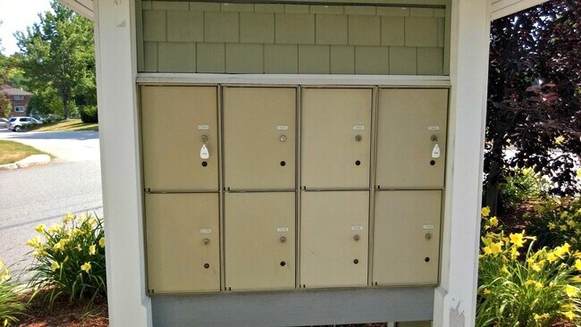 Building Photo - 3961 Brown Ave