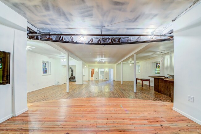 Building Photo - 2218 Arlington Ave