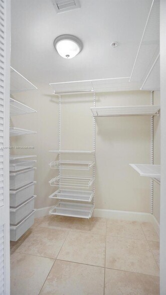 Building Photo - 55 Merrick Way