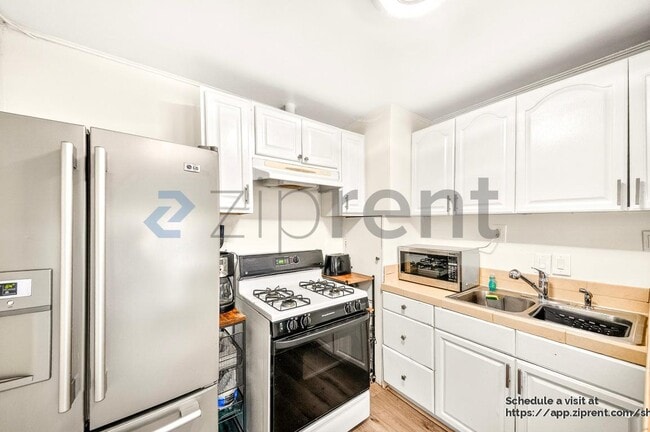 Building Photo - 138 N Hamel Dr