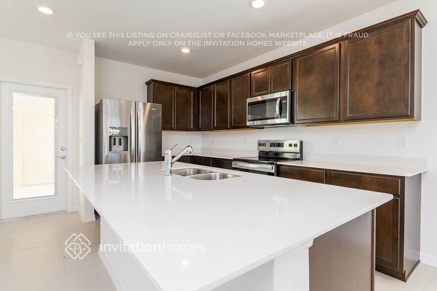 Building Photo - 16348 Grey Pne Dr