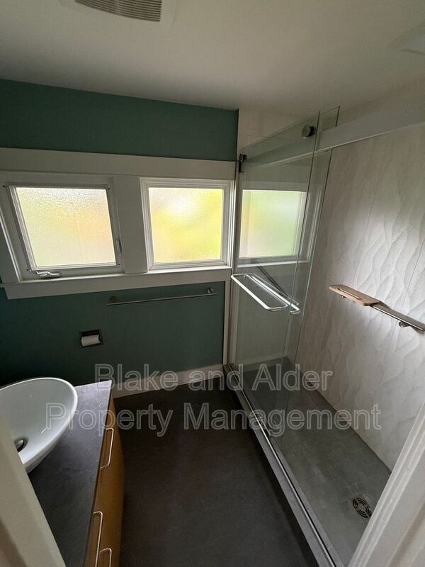 Building Photo - 7824 SE 11th Ave