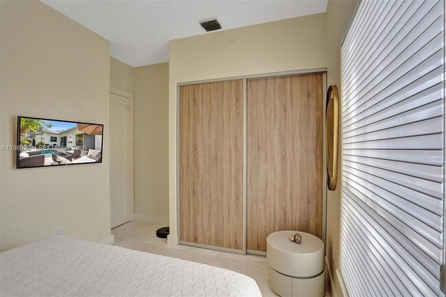 Building Photo - 1529 Shoreline Way