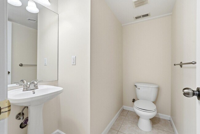 Building Photo - 1322 Hazel Nut Ct