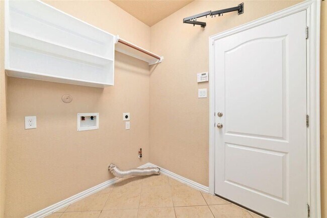 Building Photo - 2051 Brodie Ln