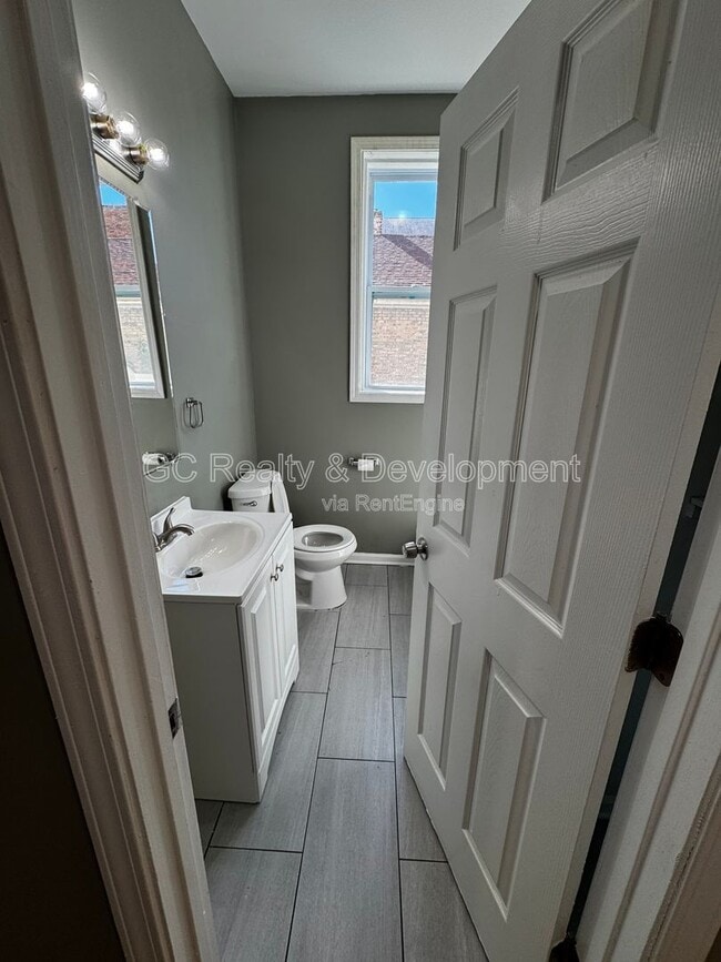 Building Photo - 11347 S King Dr