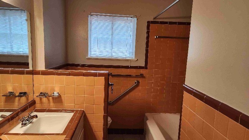 Building Photo - 3801 Jan Ave