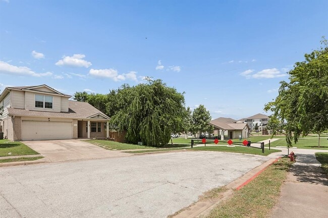 Building Photo - 14621 Lantern Dr