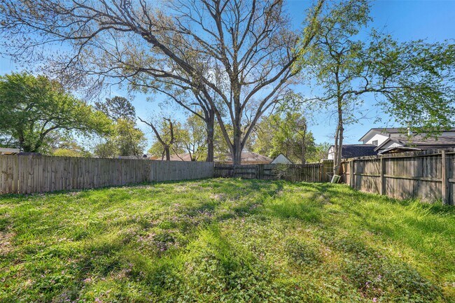 Building Photo - 5375 Little John Ln