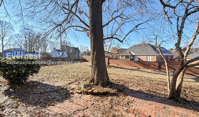 Building Photo - 2901 Old Well Ln