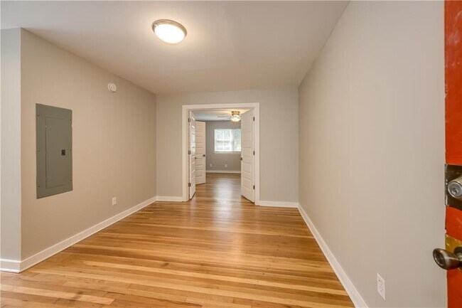 Building Photo - 880 St Charles Ave NE