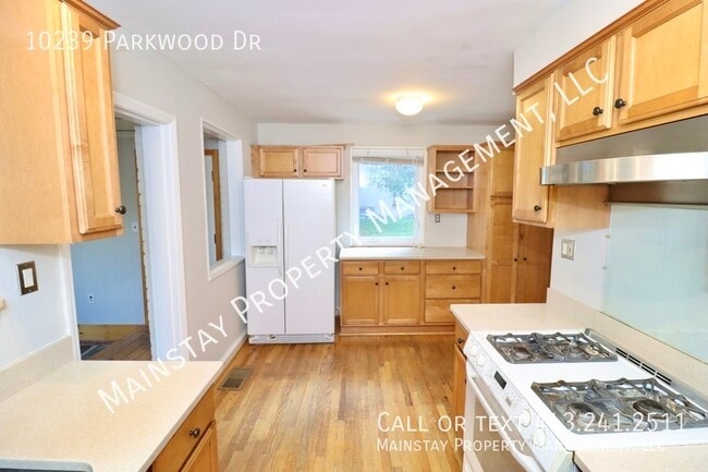 Building Photo - 10239 Parkwood Dr