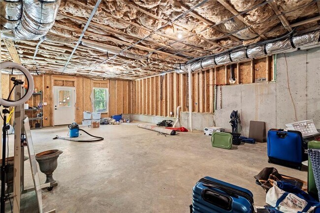 Building Photo - 175 STONELEDGE TRCE N