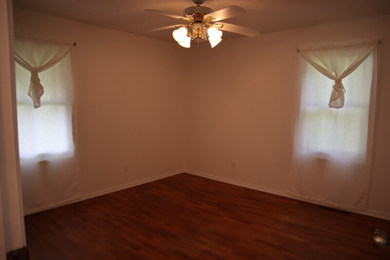 Building Photo - 275 Viking Dr