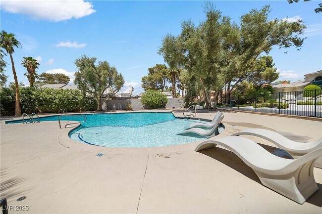 Building Photo - 3027 Bel Air Dr